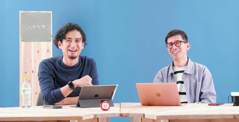 楽天銀行の解説動画の2人の表情