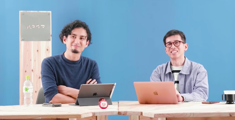 楽天銀行の解説動画の2人の表情