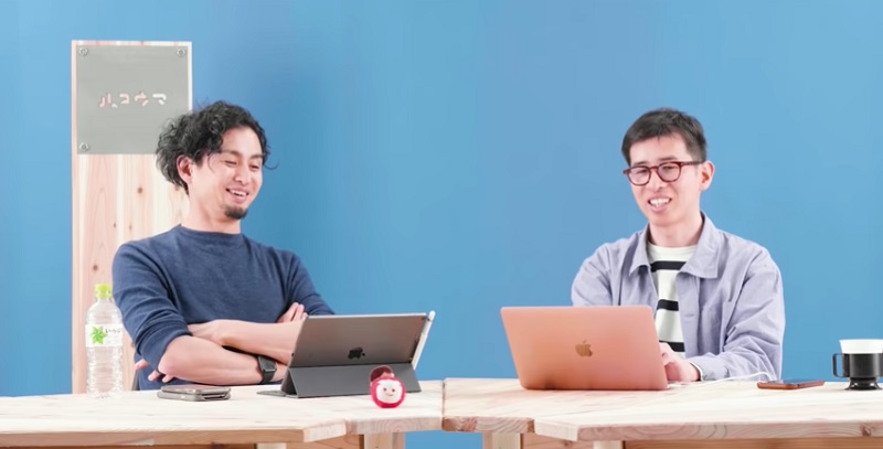 楽天銀行の解説動画の2人の表情